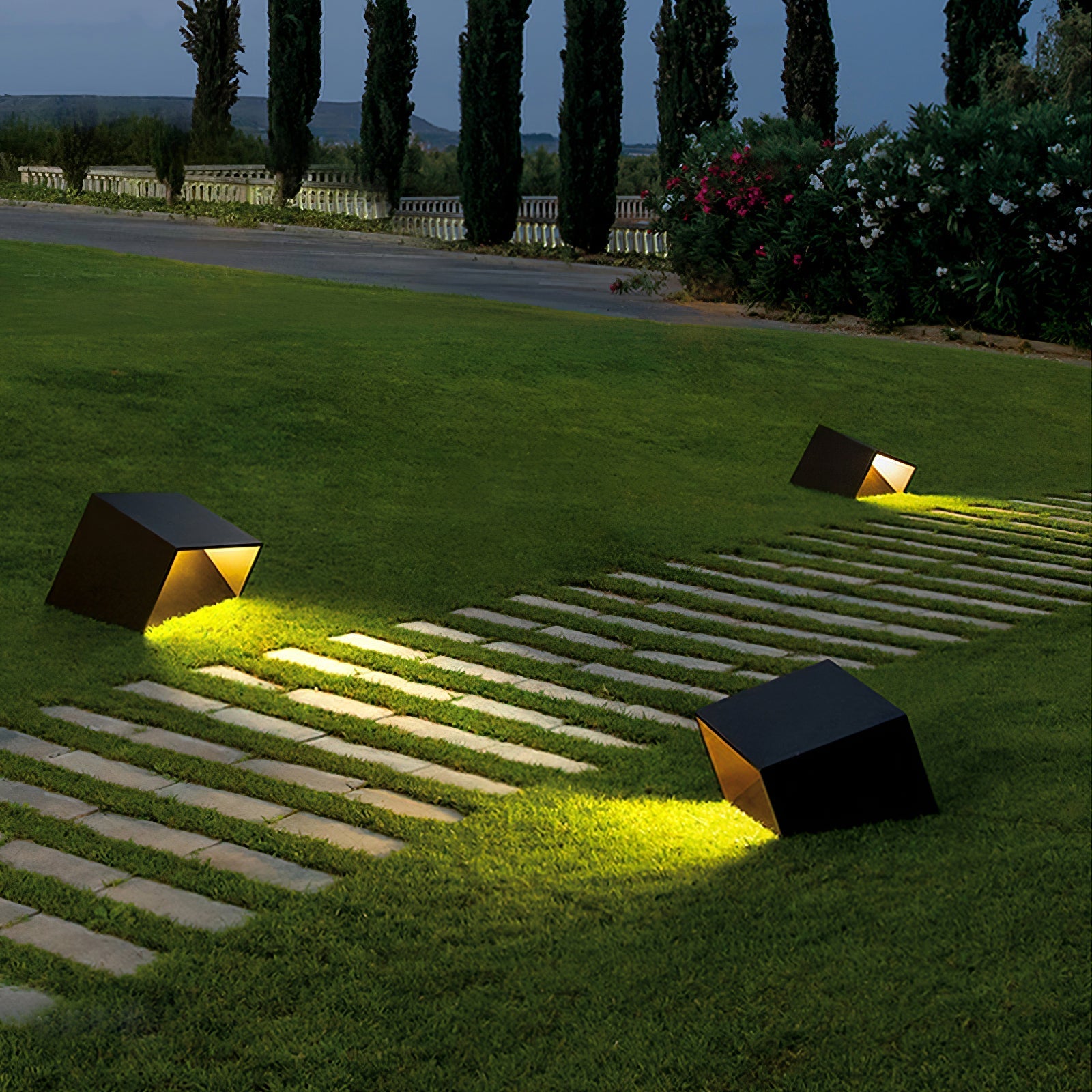 Loua Cube Garden Light Cox & Finch