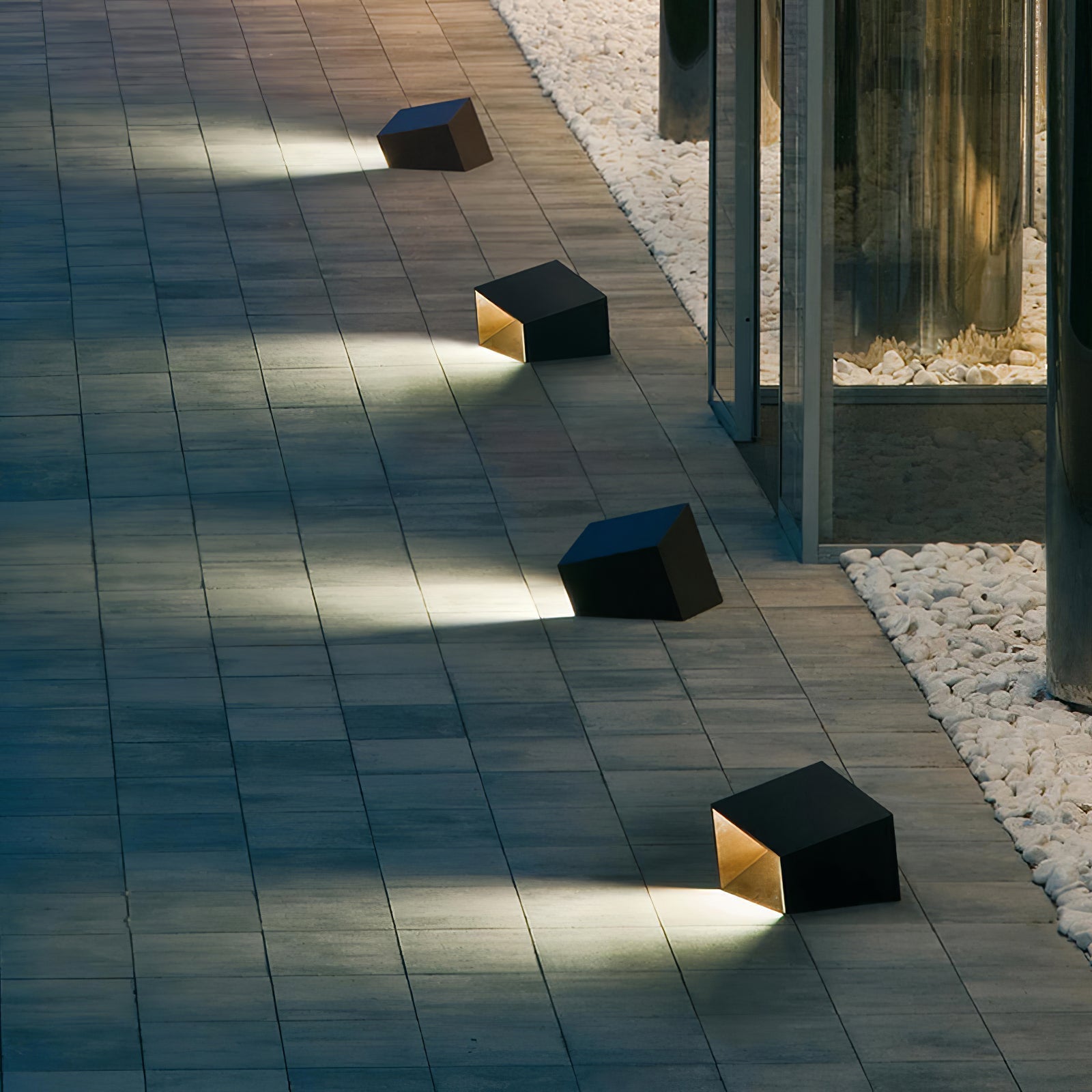 Loua Cube Garden Light Cox & Finch